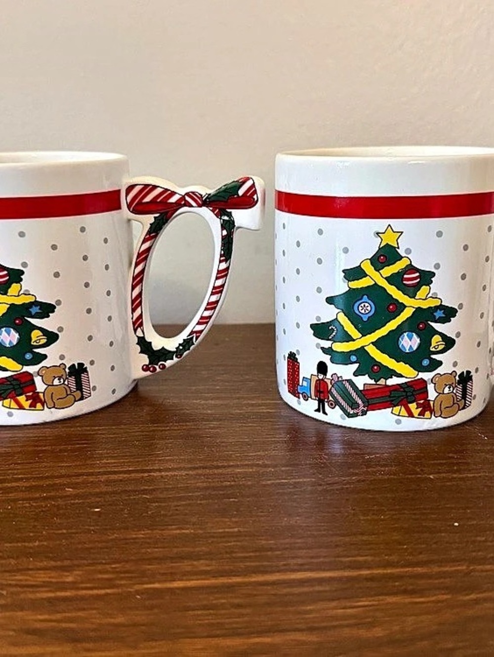 Vintage Christmas Tree Mugs Set of 2 in White & Red